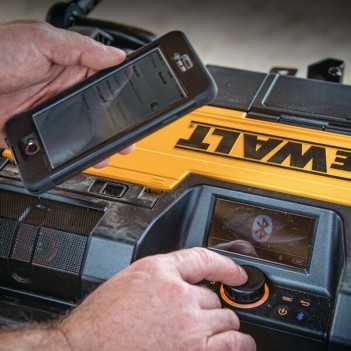 Radio Tough System Netz- / XR-Batterien + Ladefunktion DWST1-75659 DeWalt