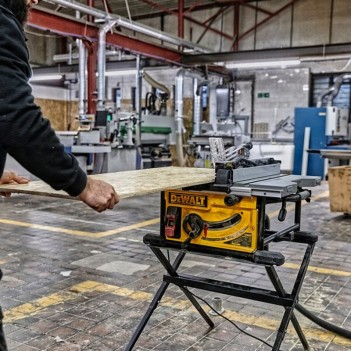 Leistungsstarke 250 mm-tischkreissäge DeWalt DWE7492