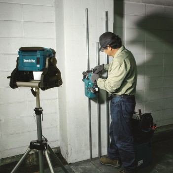 Lampe de chantier LED 18V / 14.4V Li-Ion + 230V DML811 Makita