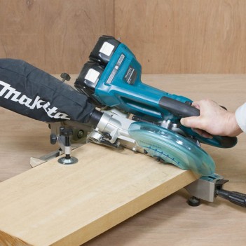 Gehrungs- und Kappsäge Ø 190 / 20 mm 2x18V DLS714NZ Makita