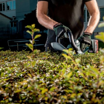 Taille haies sans fil AHS 18-65 V Metabo