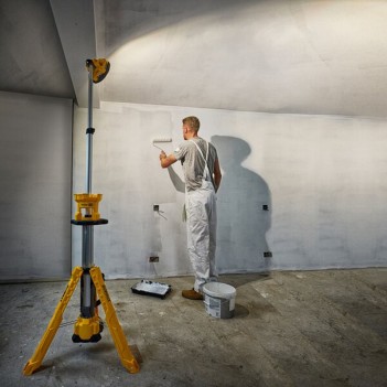 LED-Lampe XR 18V ​​​​mit Stativ DCL079 DeWalt