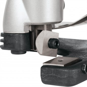 Cisaille à tôle JS3201J Makita