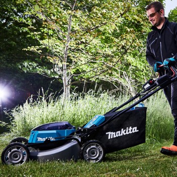 Tondeuse à accu 53cm 2x18V autotractée Makita DLM532 (trois versions)