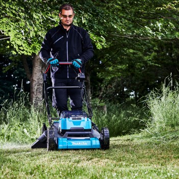 Tondeuse à accu 53cm 2x18V autotractée Makita DLM532 (trois versions)