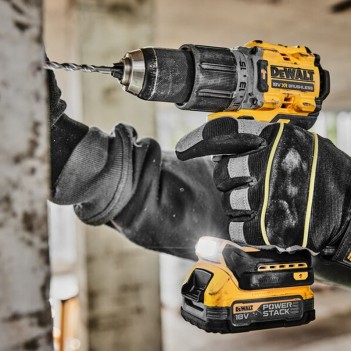 Perceuse visseuse à percussion XR 18V + 2 Accus 1,7Ah DCD805E2T DeWalt