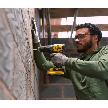 Perceuse visseuse à percussion V20 18V + 2 accus 2Ah SFMCD715D2K Stanley