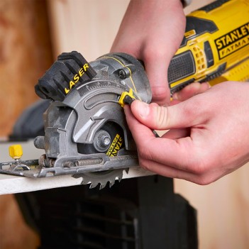 Scie multimatériaux 650W FME380K Stanley