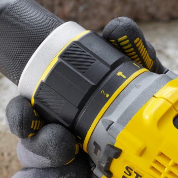 Perceuse visseuse à percussion V20 18V + 2 accus 4Ah SFMCD721M2K Stanley