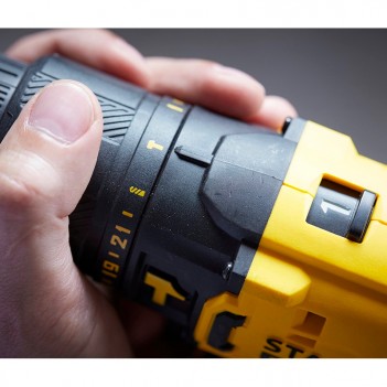 Perceuse visseuse à percussion V20 18V + 2 accus 1,5Ah SFMCD711C2K Stanley