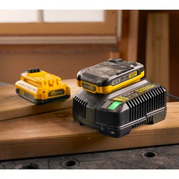Set mit 2 Batterien V20 18V 2.0Ah + Ladegerät SFMCB12D2 Stanley