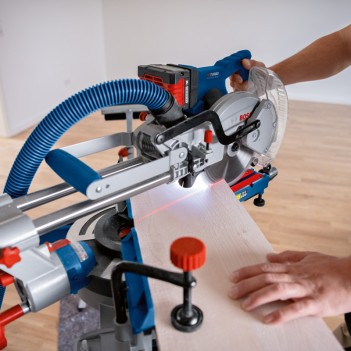 Scie à onglets radiale sans-fil BITURBO GCM 18V-216 D Bosch