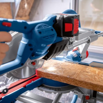 Akku-Kapp- und Gehrungssäge BITURBO GCM 18V-216 D Bosch