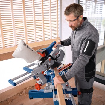 Akku-Kapp- und Gehrungssäge BITURBO GCM 18V-254 D Bosch