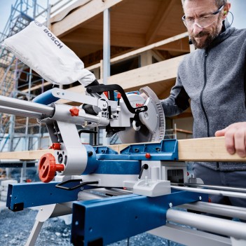 Akku-Kapp- und Gehrungssäge BITURBO GCM 18V-254 D Bosch