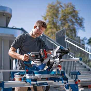 Akku-Kapp- und Gehrungssäge BITURBO GCM 18V-216 DC Bosch