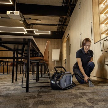 Akku-Teppichreinigungsmaschine Injektion-Extraktion Puzzi 2/1 Bp Kärcher