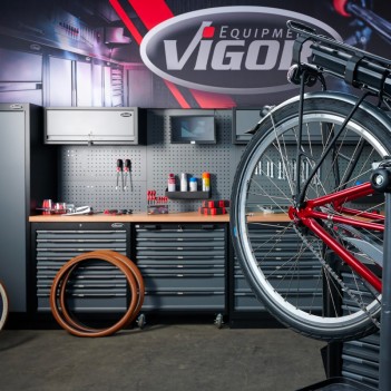 Perforiertes Wandpaneel mit Netzteil V6000 Vigor