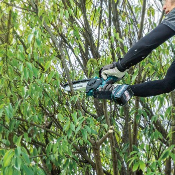 Akku-Astsäge 15 cm 40V XGT UC029GZ Makita