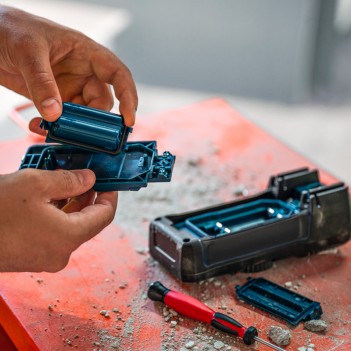 Digital Multimeter GDM 600-15 Professional + MH 1 Bosch