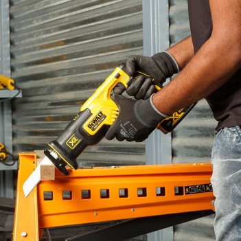 Scie sabre 18V + 2 accus 5Ah DCS367P2 DeWalt