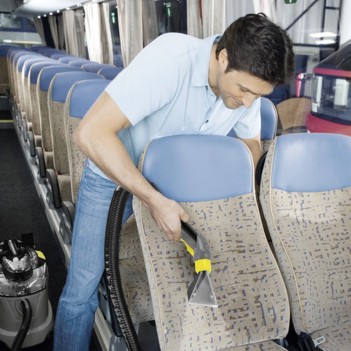 Nettoyeur à moquette injection-extraction Puzzi 8/1 C Kärcher